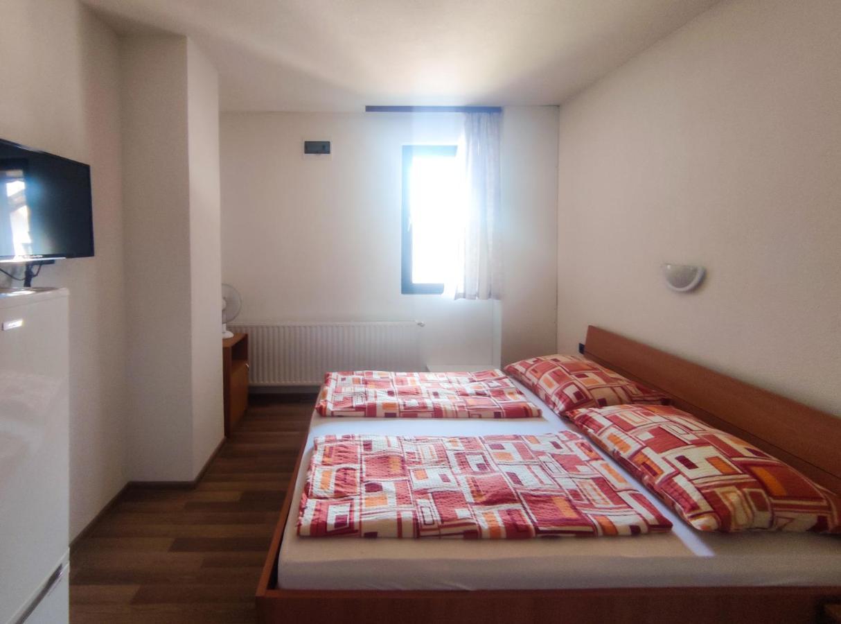 Hotel Viktoria Panzio Zamárdi Exteriér fotografie