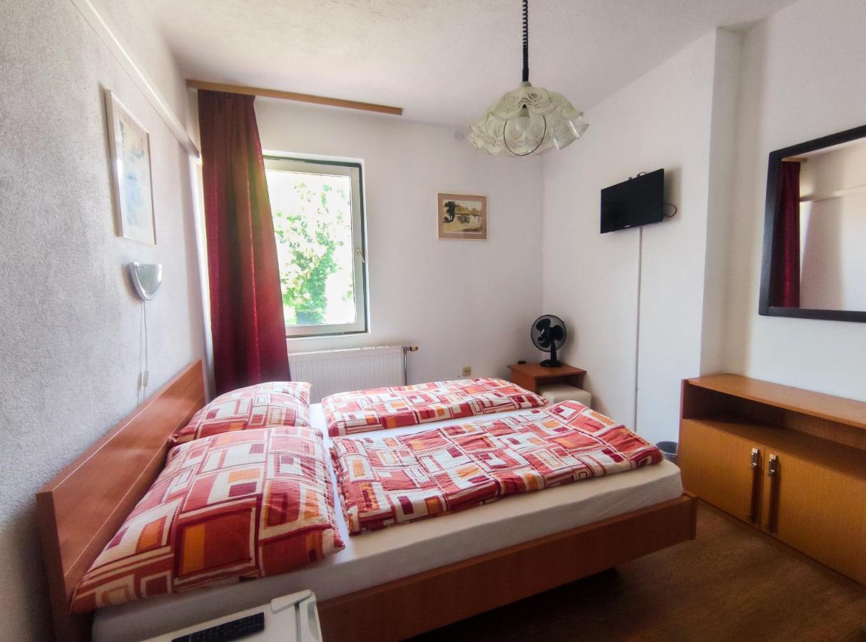 Hotel Viktoria Panzio Zamárdi Exteriér fotografie