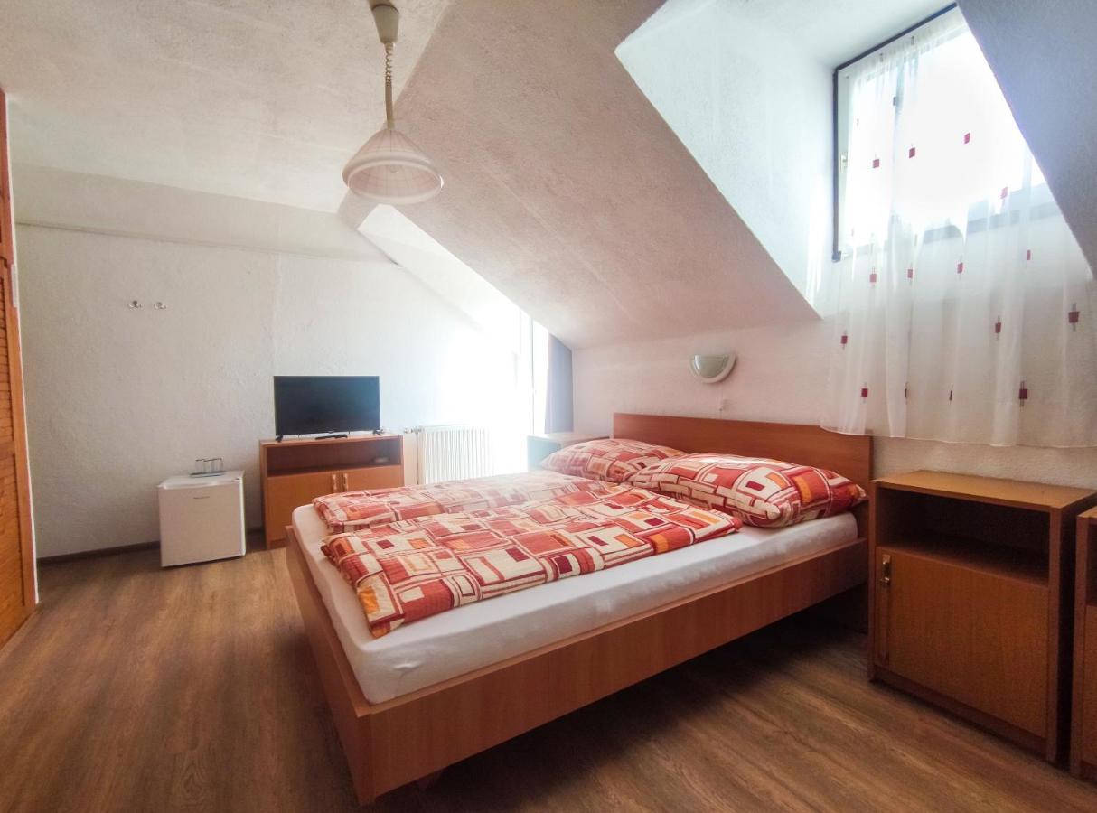 Hotel Viktoria Panzio Zamárdi Exteriér fotografie