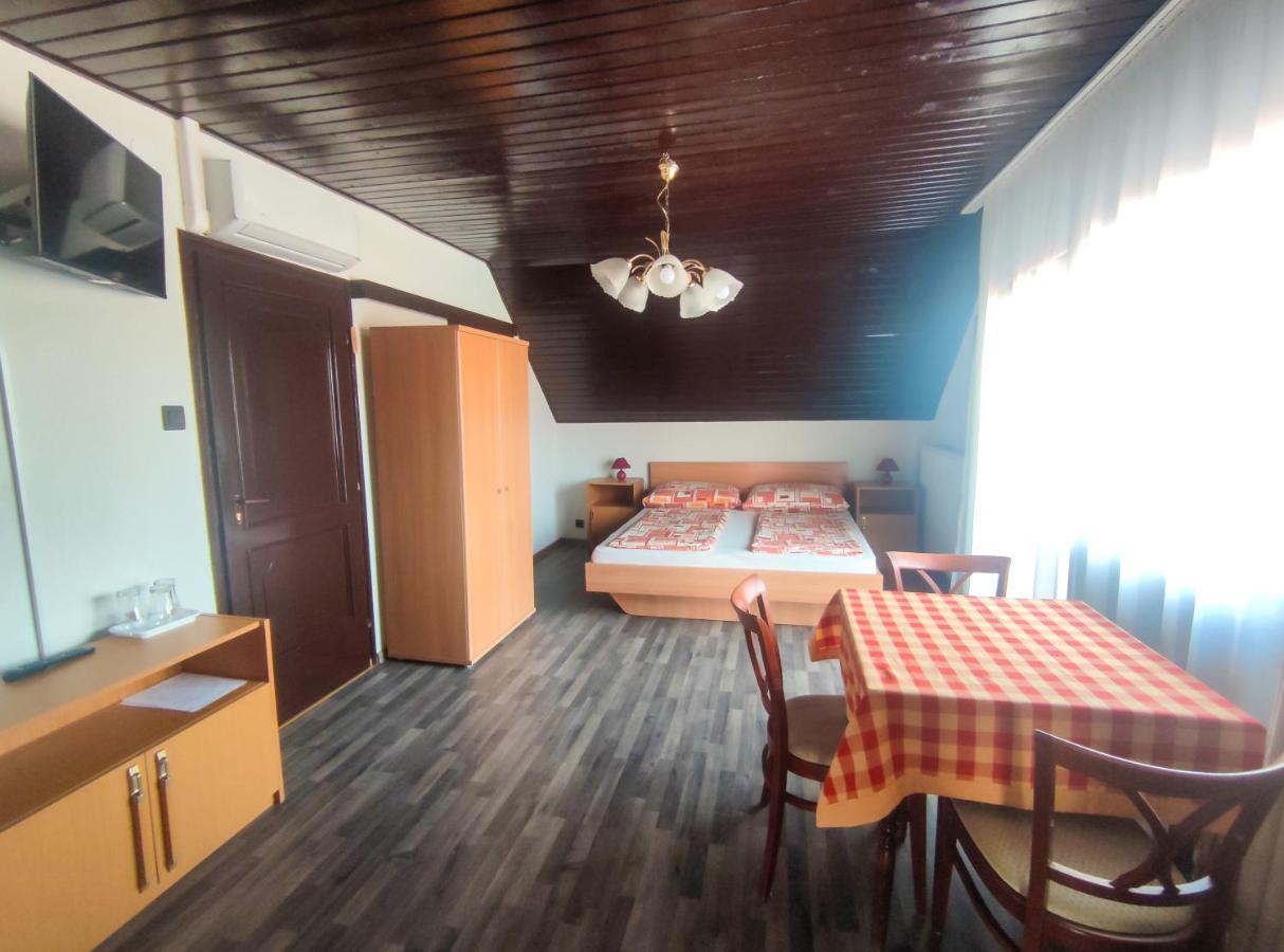Hotel Viktoria Panzio Zamárdi Exteriér fotografie