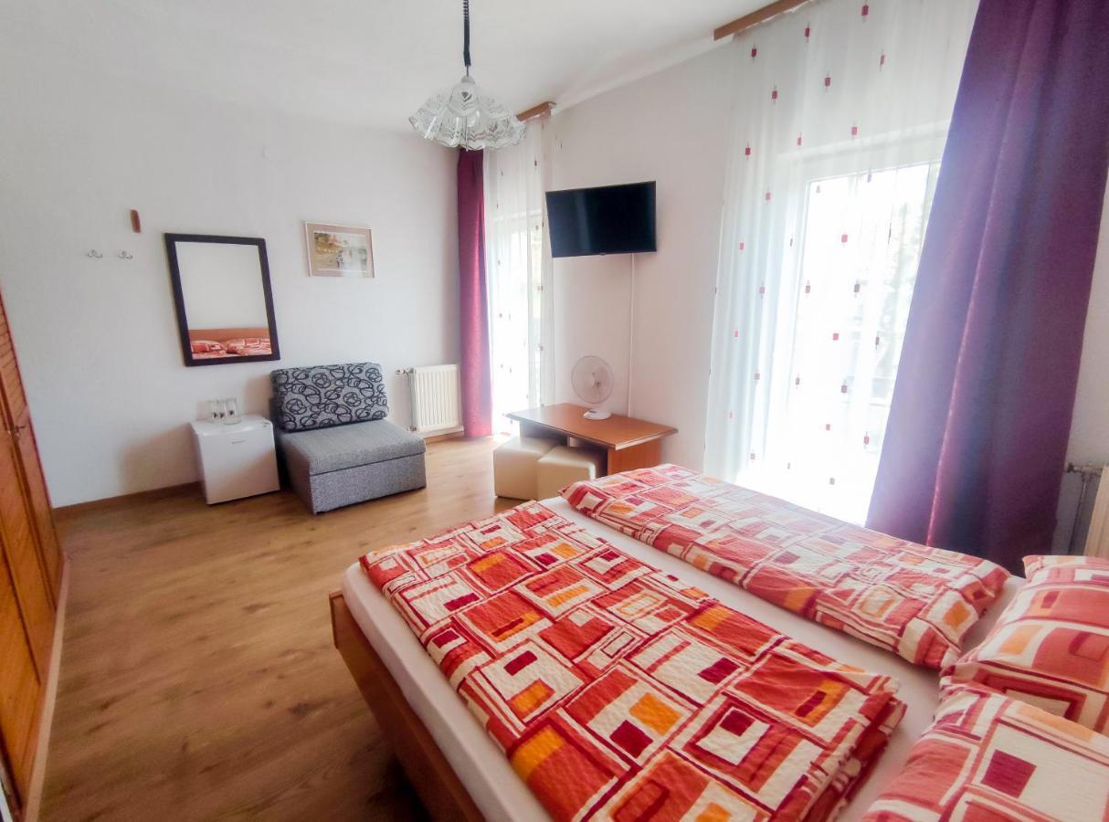 Hotel Viktoria Panzio Zamárdi Exteriér fotografie