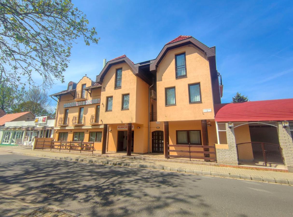 Hotel Viktoria Panzio Zamárdi Exteriér fotografie
