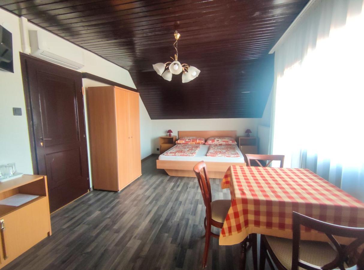 Hotel Viktoria Panzio Zamárdi Exteriér fotografie